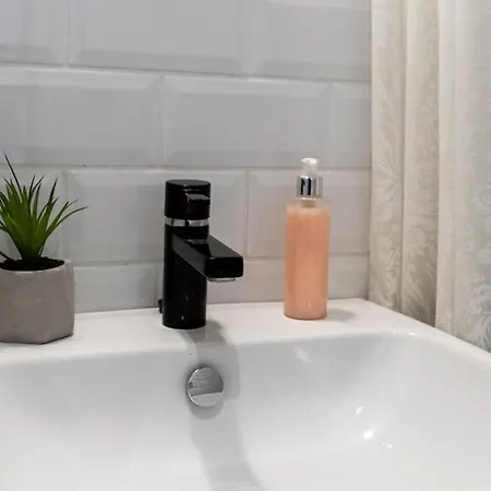 Stylish In Unbeatable Location Apartamento Tallin