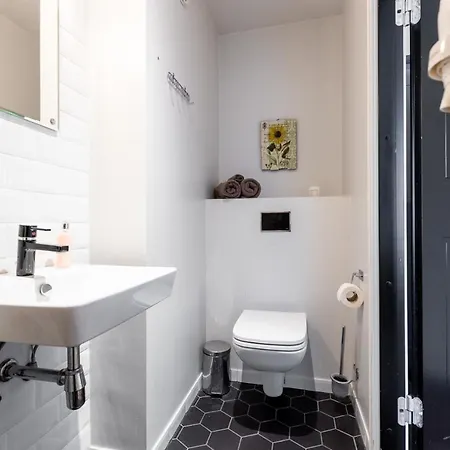 Stylish In Unbeatable Location Apartamento Tallin